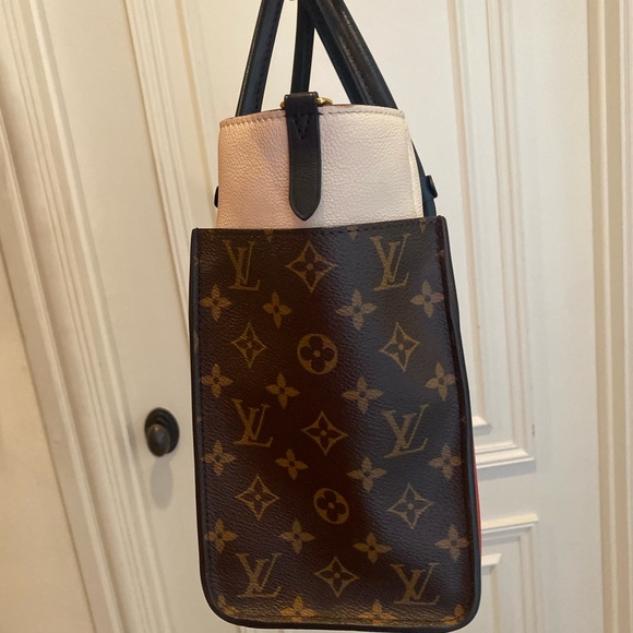 Louis Vuitton Handbag - Picture 3 of 10